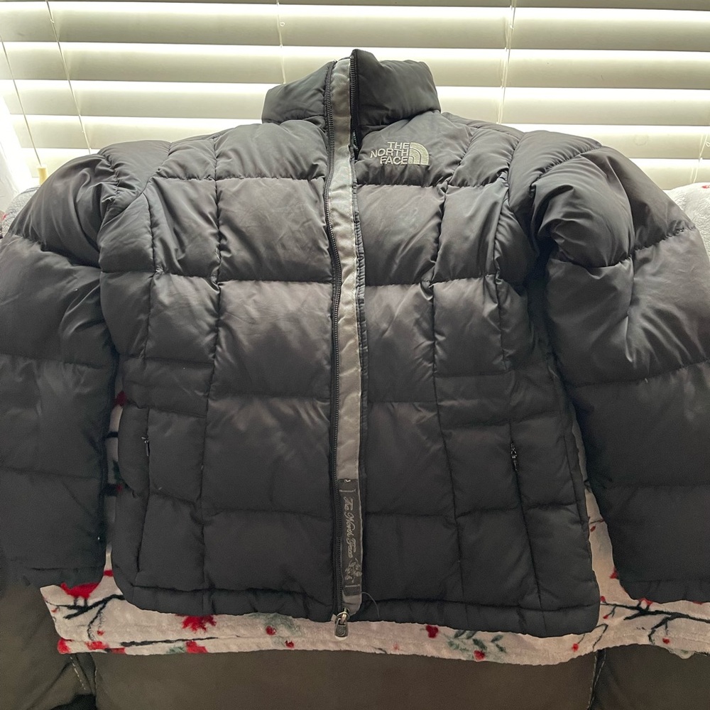 The North Face girls black Puffer Jacket